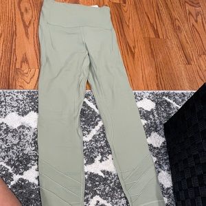 Nulu Fold HR yoga crop “23